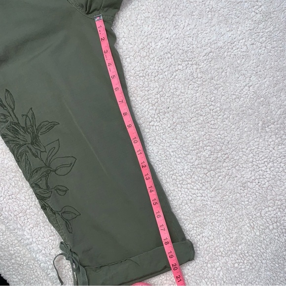 Lucky Brand Army Green Floral Embroidery Capri Pants size 10/30 - Picture 4 of 10